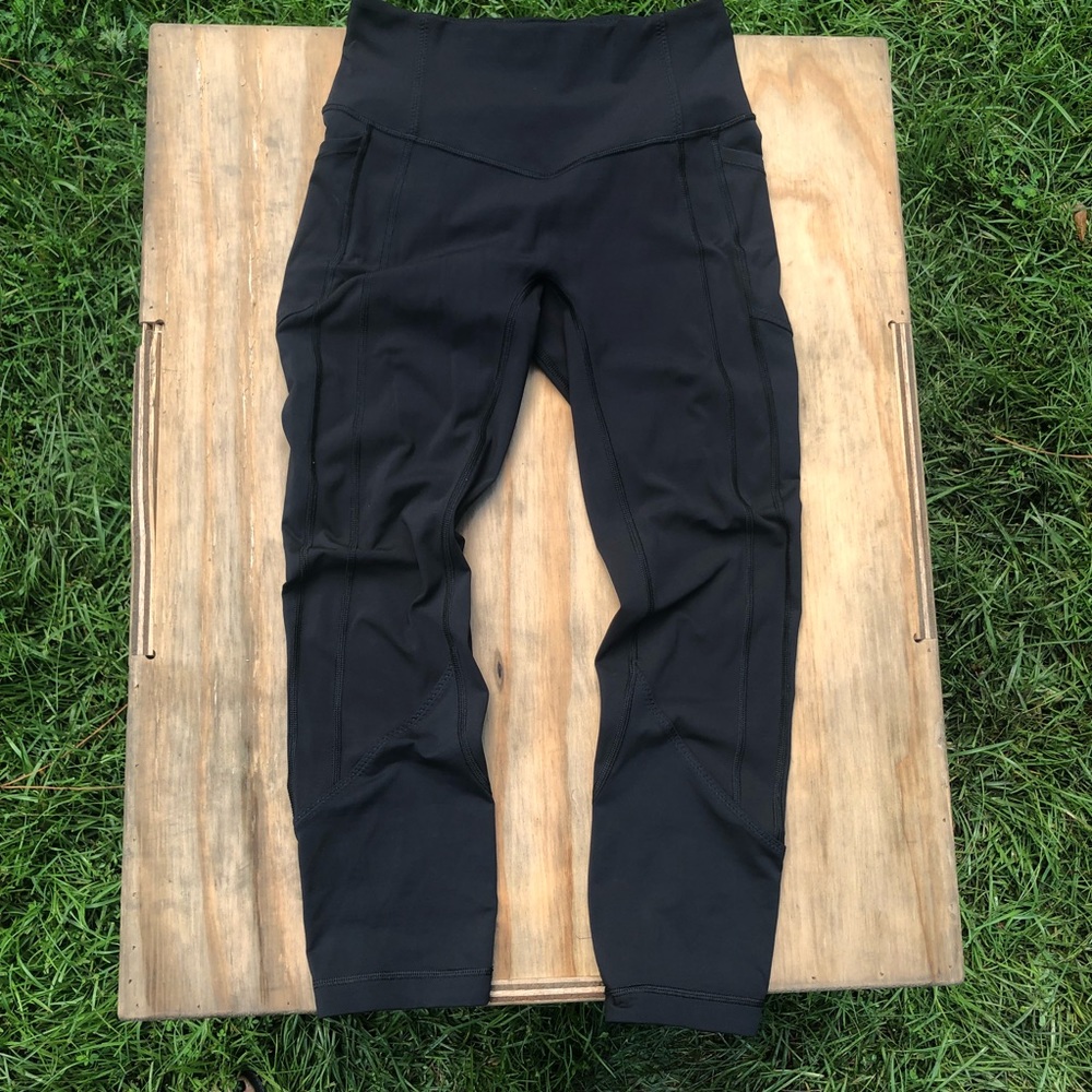 lululemon All The Right Places Crop black sz 6
